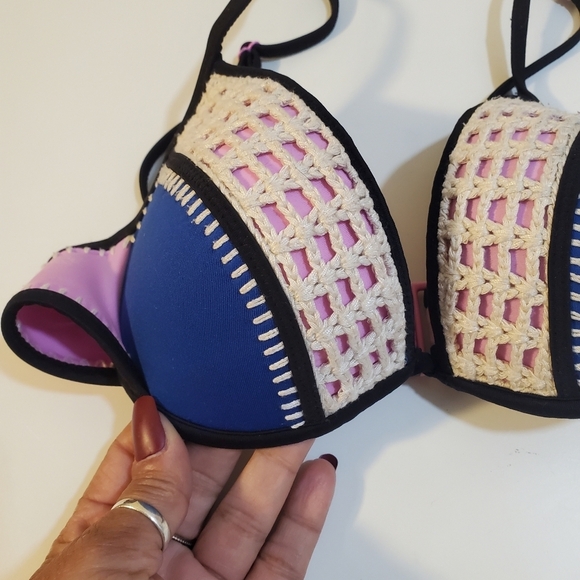 Victoria's Secret Crochet Bikini top size XS - Picture 3 of 8